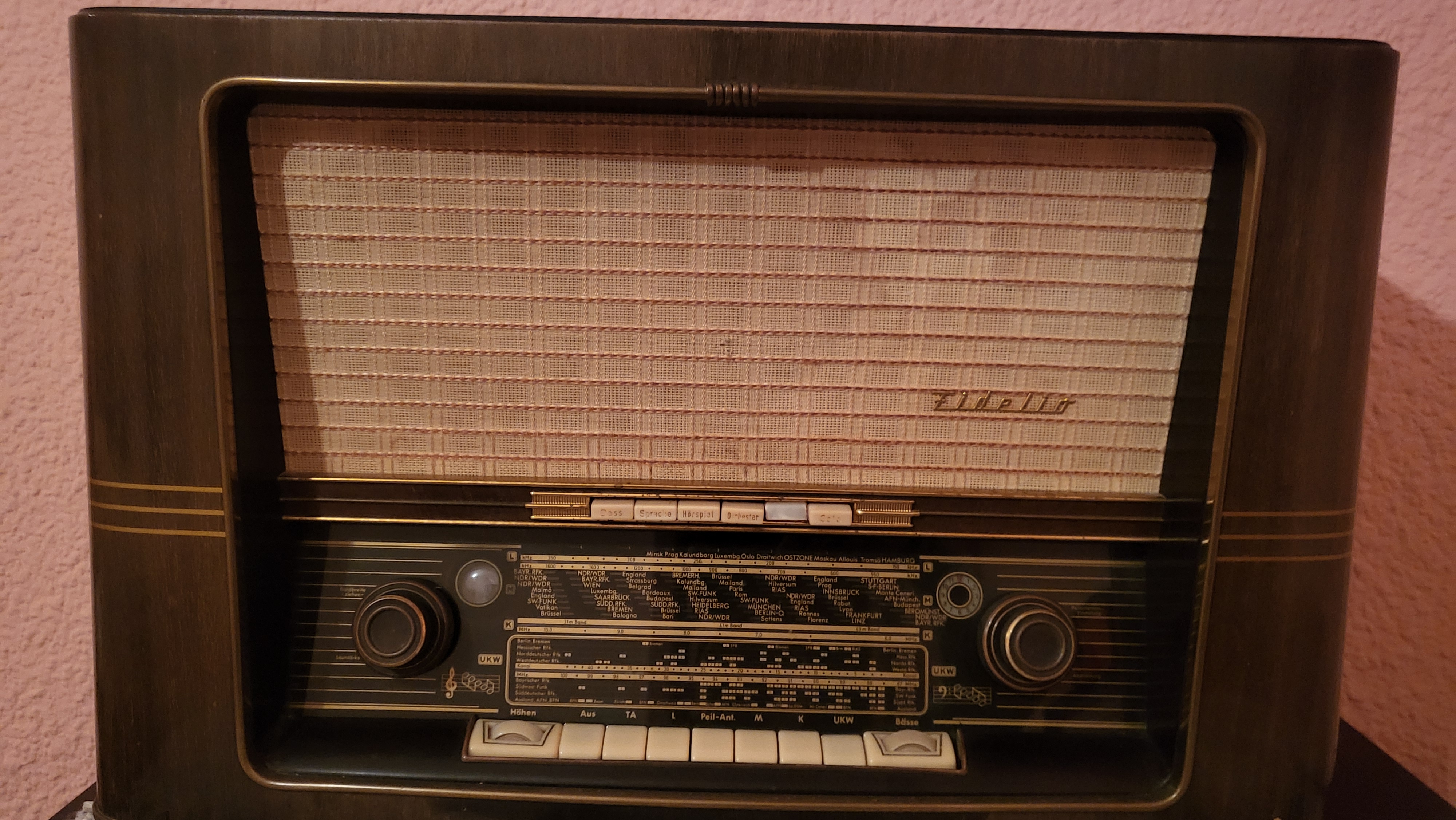 «Barrido Rápido del Dial: Una Técnica Avanzada en la Transcomunicación Instrumental»